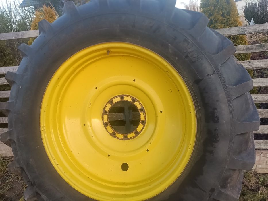 Koła john deere 20.8 r42