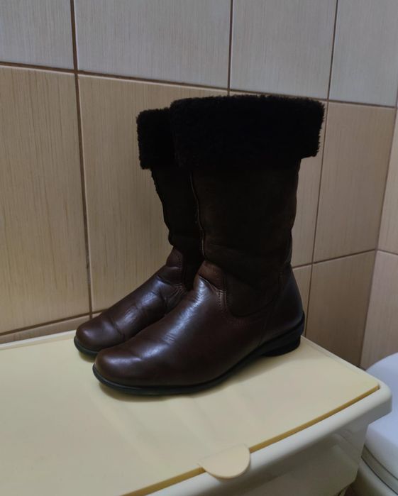 buty obuwie 39  krótkie kozaczki kozaki brązowe kremowe licowane zamsz