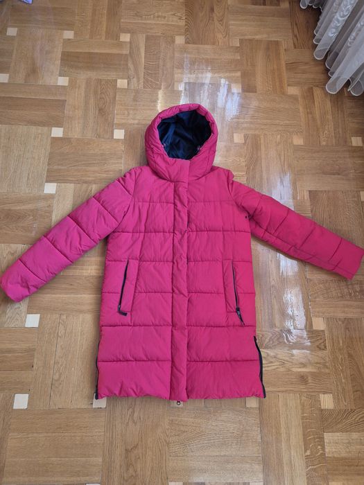 Жіноча зимова куртка бренду 4F
