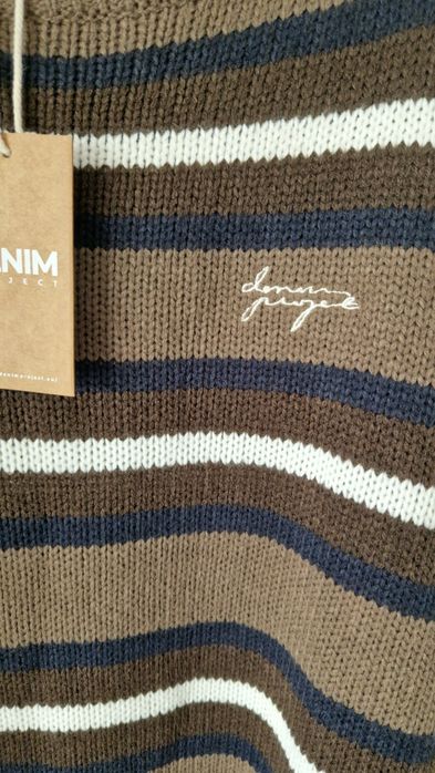 Sweter w pasy brązowy