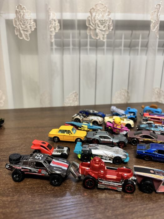 Машинки Hot WHEELS