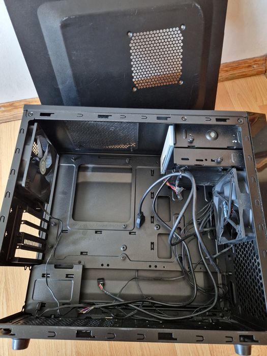 Брендовий Корпус для компьютера matx з кулерами стан гарний
