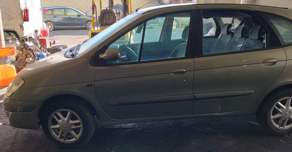Renault Scenic para peças