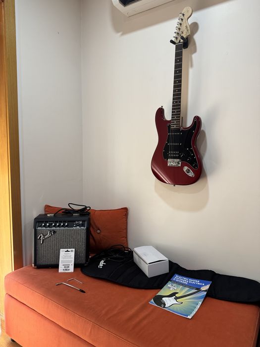 Pack Guitarra Elétrica Fender Squier Affinity Stratocaster + Amplificador Fender Frontman 15G (Impecável)
