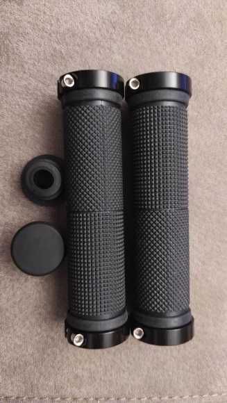 Punhos Pretos de borracha para Bicicleta e trotinete