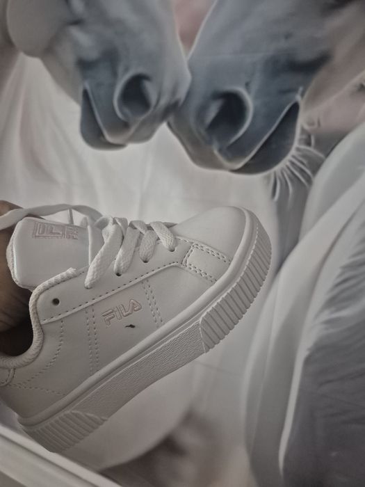 Fila adidasy.  26