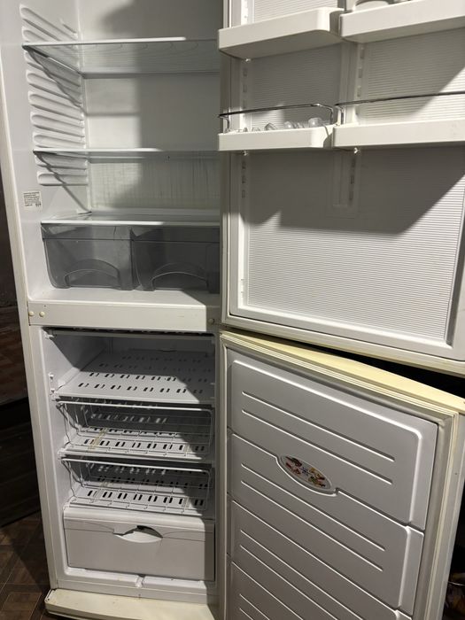 Продається холодильник Атлант