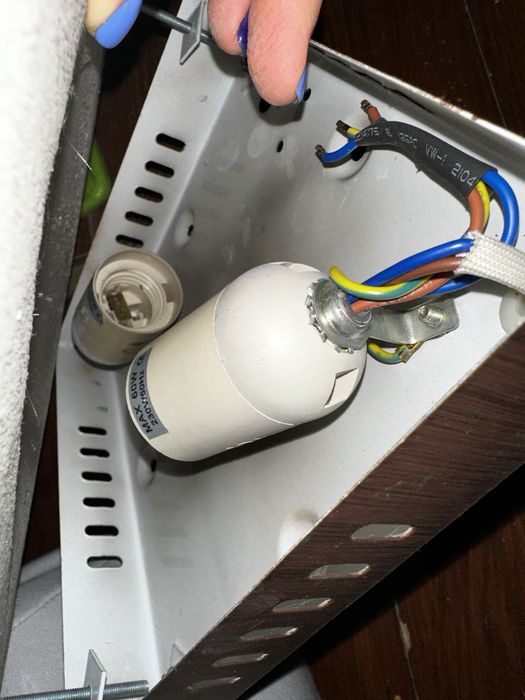 Потолочные светильники 4 штуки