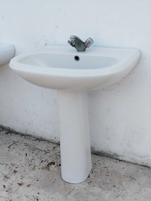 Lavatório de casa de banho de louça "indusa" branco