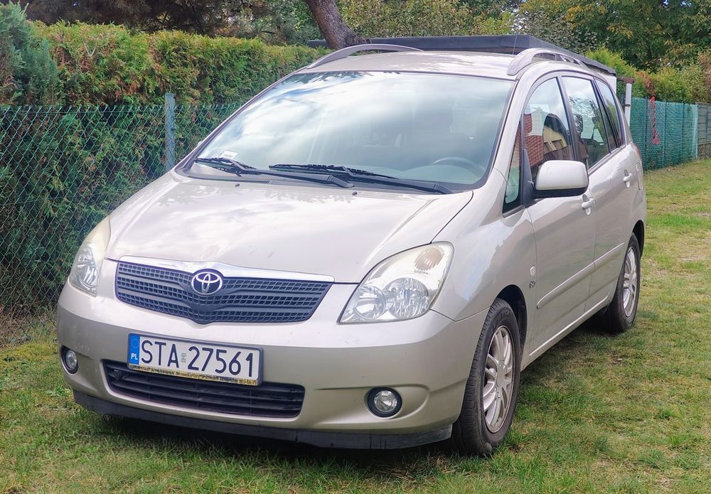 Toyota Corolla Verso minivan