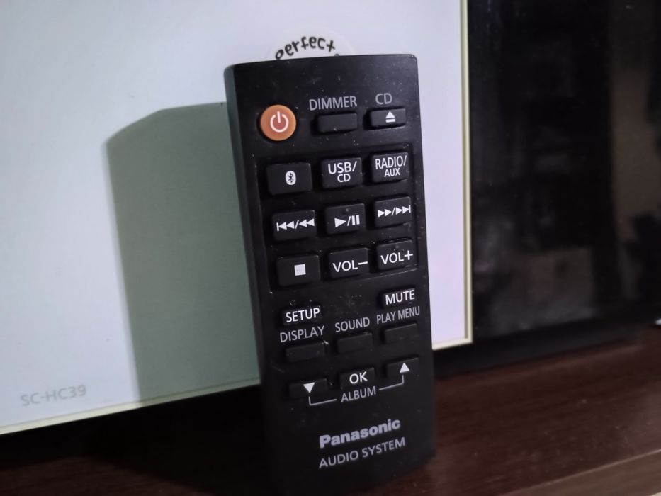 Музыкальный центр Panasonic SC-HC39 NFC BT USB AUX  FM CD MP3