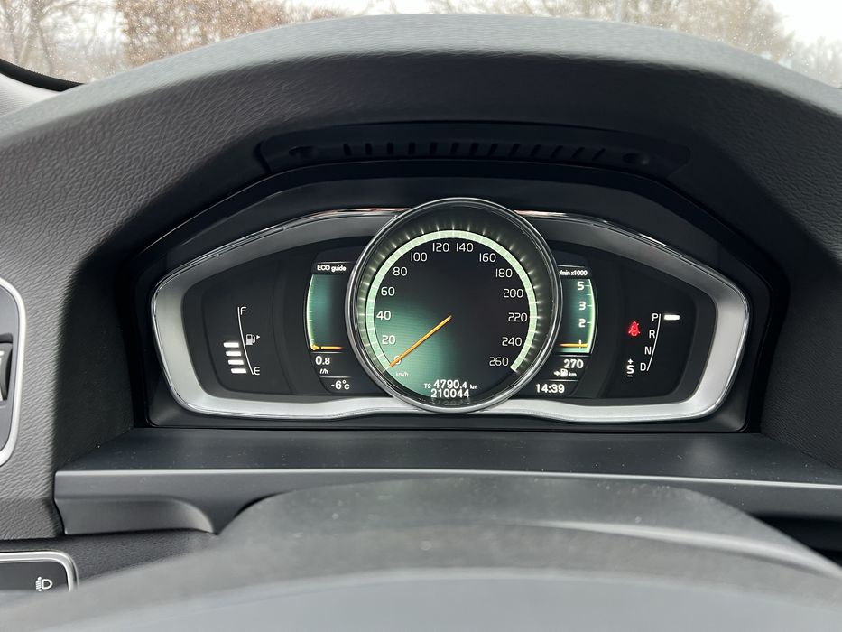 Volvo v60 2.0 4D Автомат Не фарбована