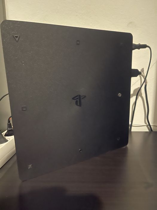 Vendo Sony PlayStation 4 Slim (PS4 Slim)