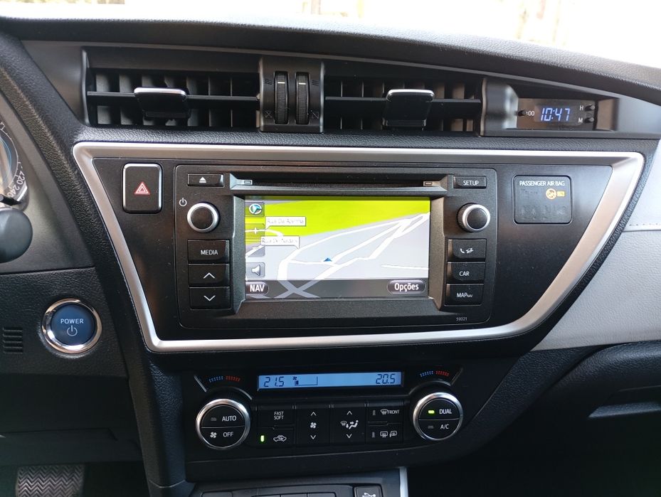 Toyota Auris Híbrido Exclusivo HSD 136cv