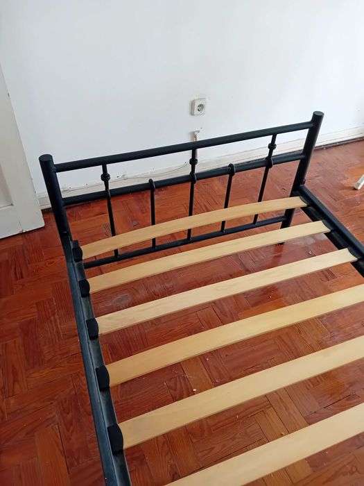 Cama individual de metal revestida a aço