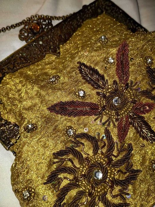 золотиста вінтажна сумка