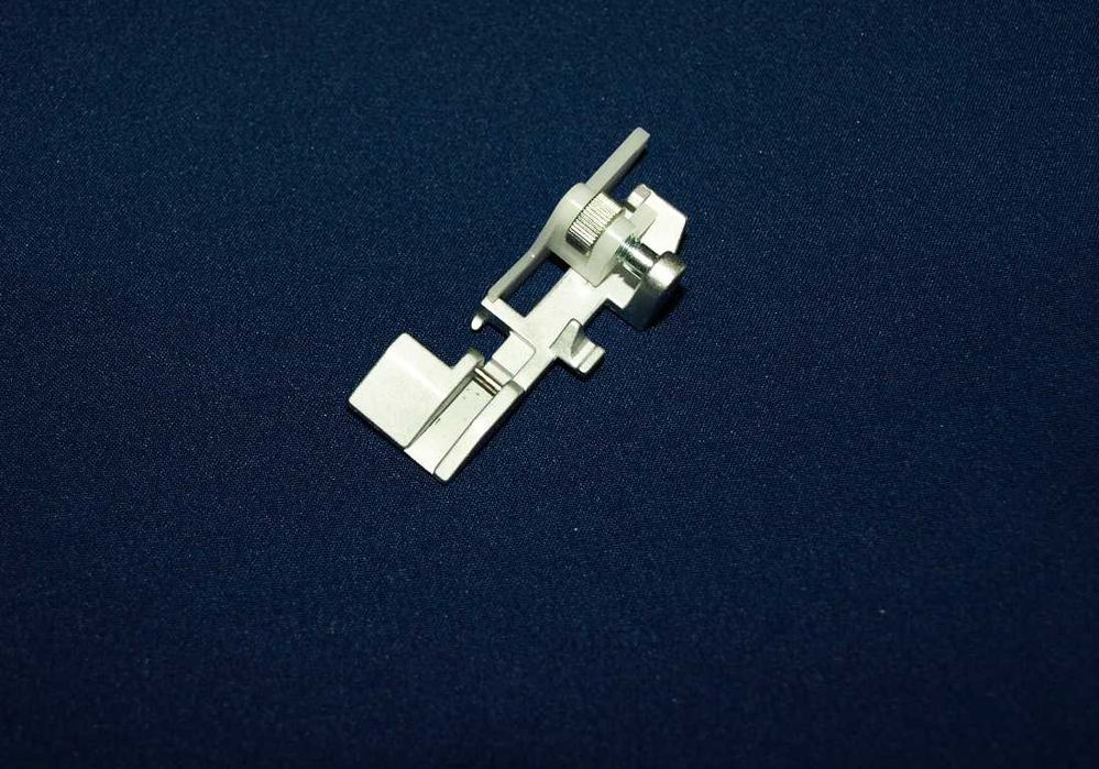 Лапка для потайной строчки для оверлоков Janome (Джаноме)(200-203-104)