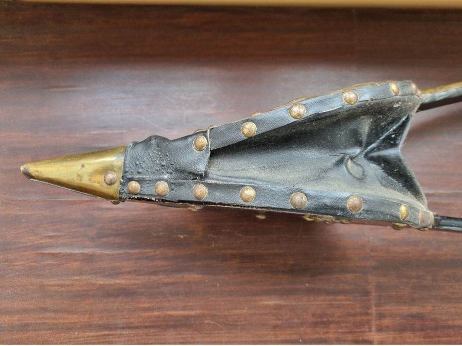 Fole em madeira e latão