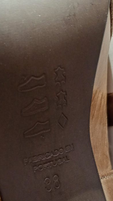 Botins de Tacão em Pele 38