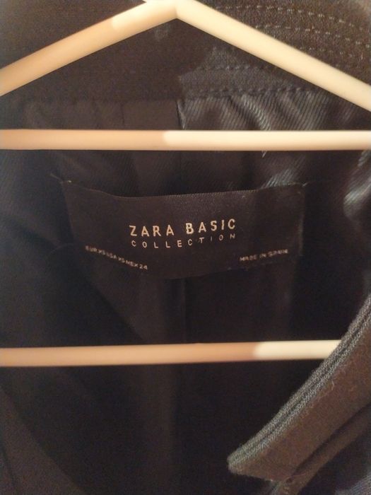 Czarny płaszcz Zara