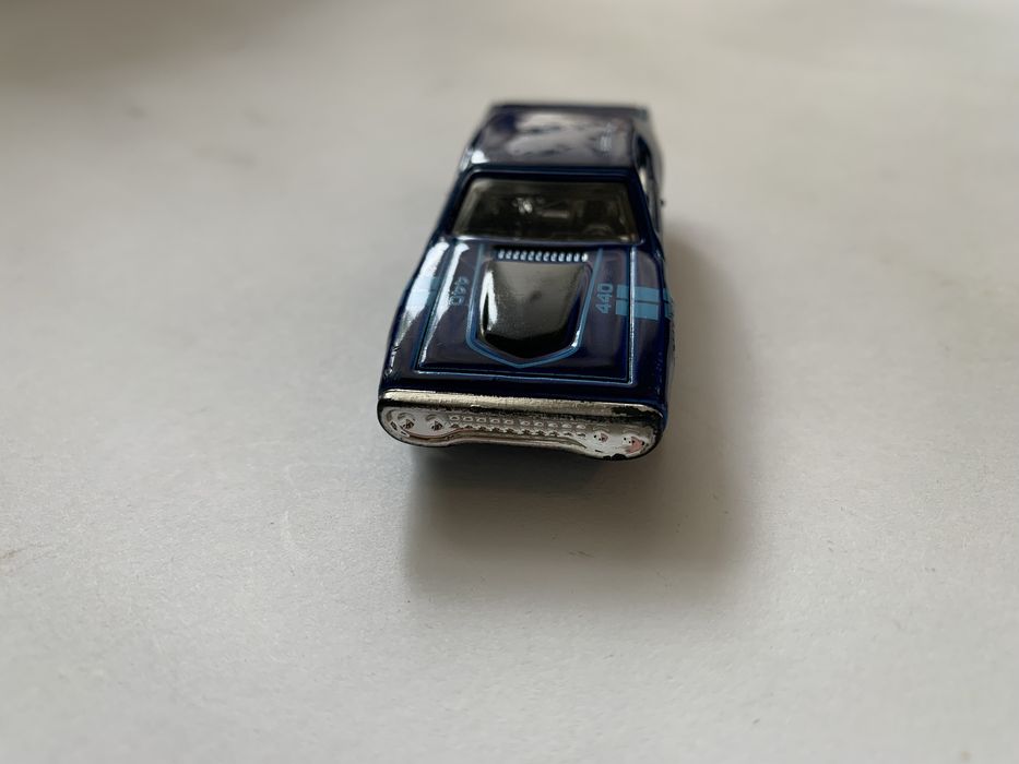 Hot Wheels '71 Plymouth GTX - серия Muscle Mania