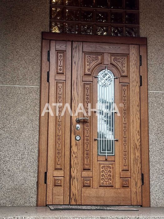 Дом Капитальный. Лиски.10 соток.293м.кв.35кухня.285тыс$