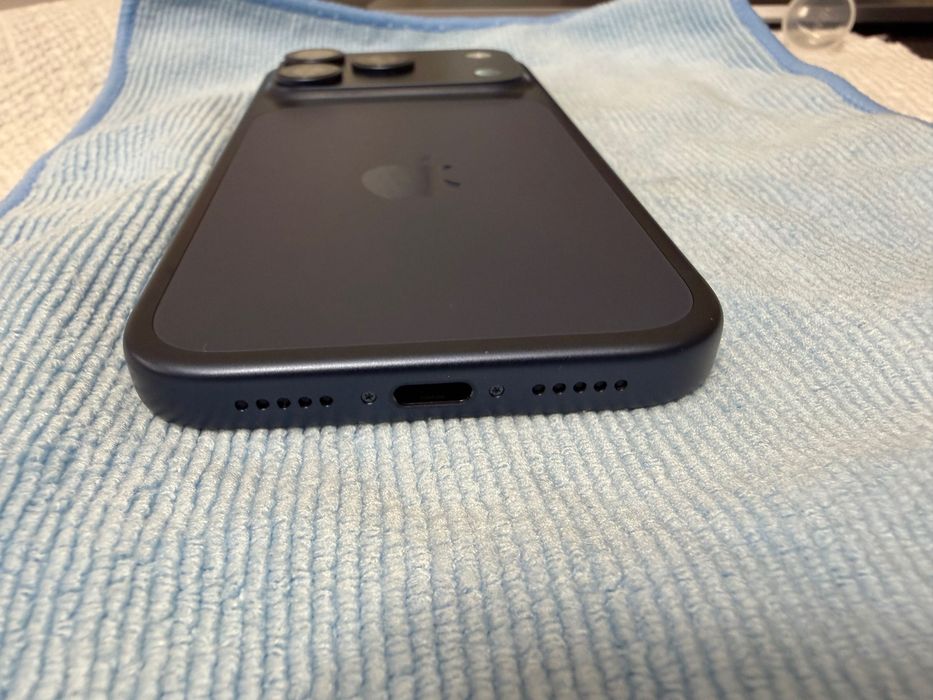 iPhone 17 Pro, Deep Blue, 512 gb, neverlock. 23 циклу зарядки