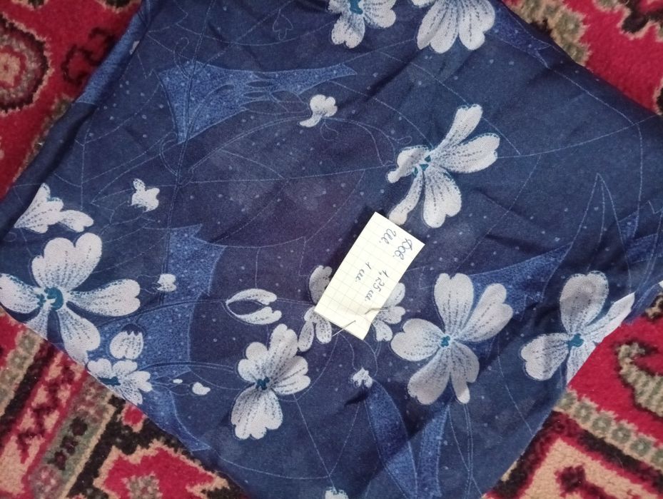 Відрізи тканин, великі.