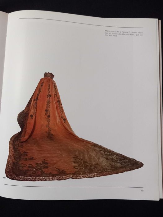 Livro - Mantos Régios e Paramentos do Paço Ducal de Vila Viçosa