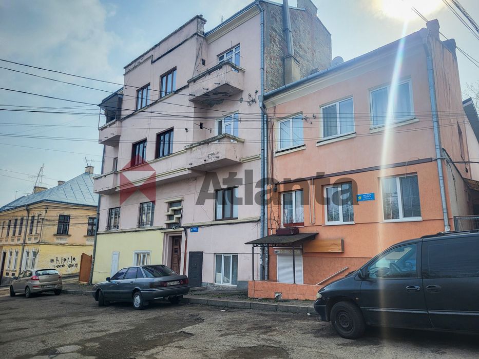 Багатоцільова комерція на Турецькій площі.