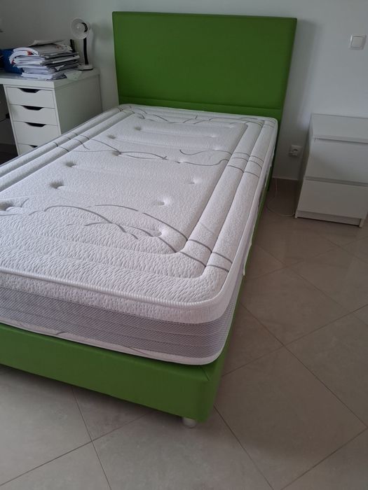 Cama completa – Cabeceira + Sommier + Colchão (Semi-novo)