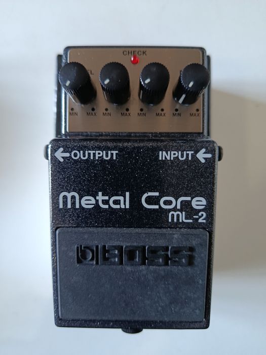 Pedais Boss BF-3, ML- 2, RC-2, Peavey aRage 158 e Cort Corbow