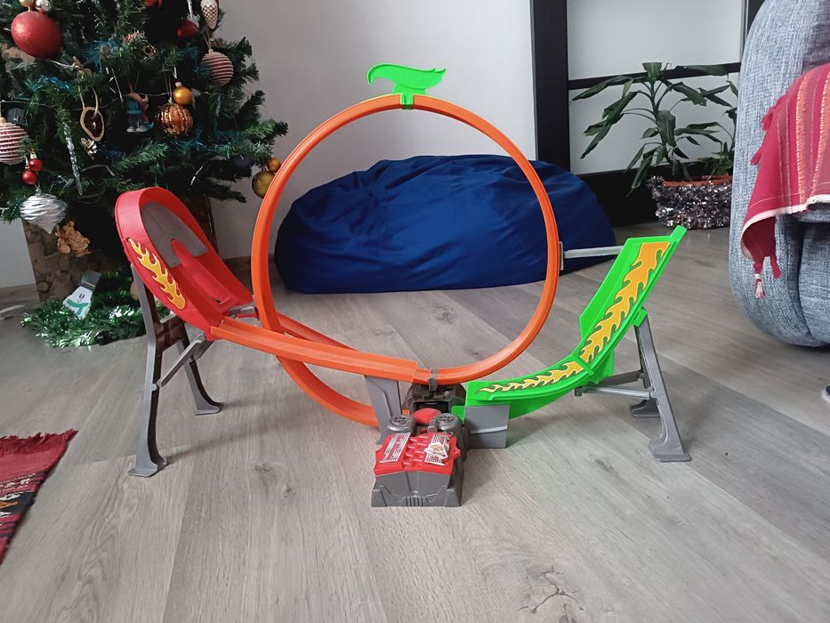 Хотвілс трек. Hot Wheels trek. + Машинки