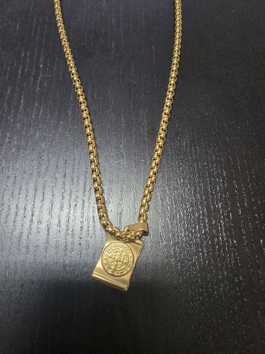 Colar com pendente em ouro cubano