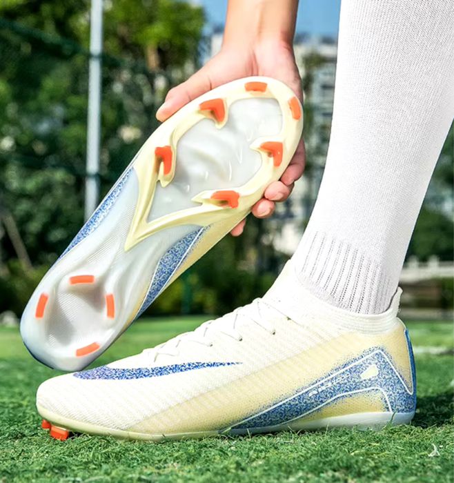 Buty piłkarskie obuwie sportowe futbolówki korki skarpeta lanki