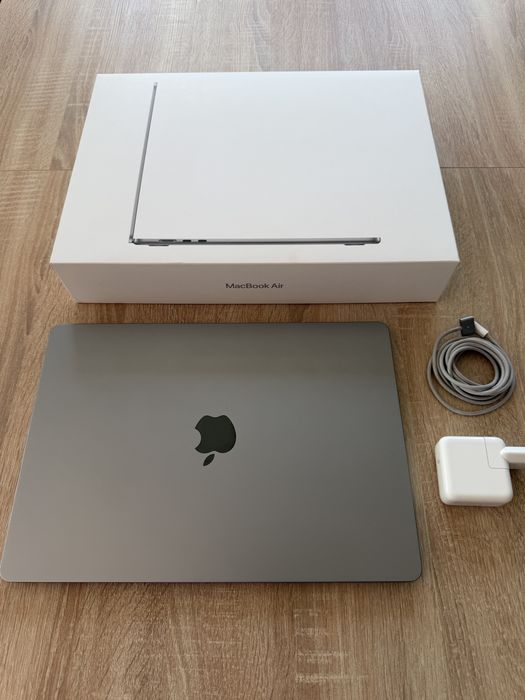 Macbook Air 15” M2 516 GB  SSD 16 GB RAM