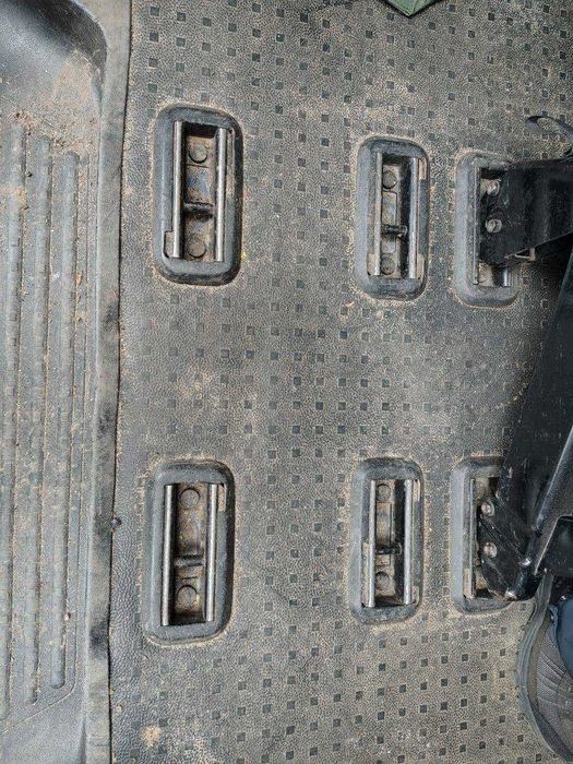 Для ЗСУ потрібне 1 (одинарне) сидіння салону середній ряд VW T5