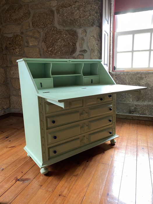 Escrivaninha remodelada classica