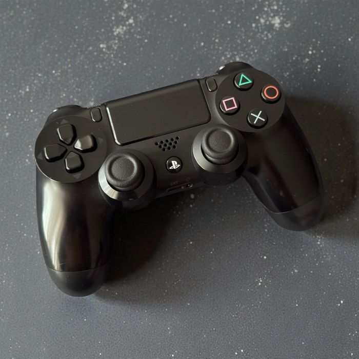 PS4 Slim 500GB revisado + comando original + COD Infinite Warfare e PES 2019 – pronto a jogar já