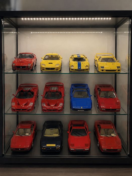 COLEÇÃO EXCLUSIVA de 12 Ferraris para verdadeiros apaixonados pelo mundo automóvel.
