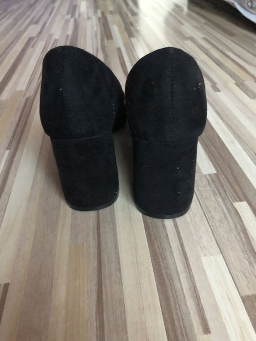 Buty na obcasie.