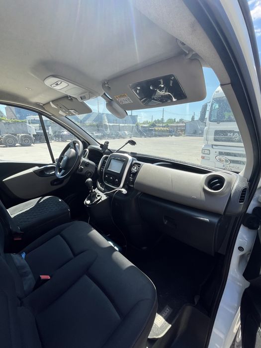 Автомобіль Renault trafic