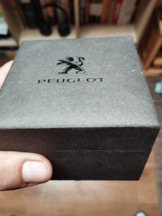 Годинник Peugeot
