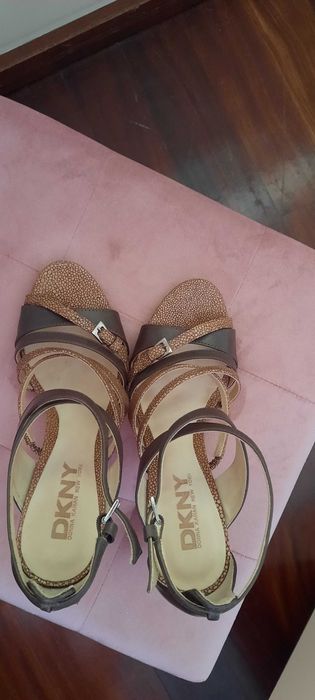 Sandalias  em pele  tamanho  38 Dona Karan DKNY