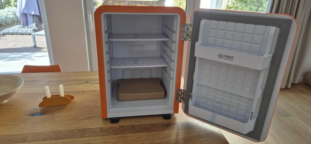 Lodówka FIRST AUSTRIA 40L pomarańczowa nowa