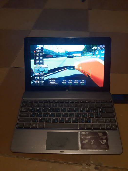 Asus Vivo Tab RT  работает от аккумулятора 5.5ч при просмотре видео