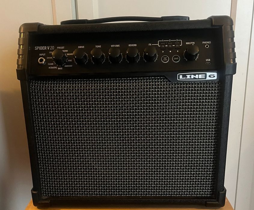 Amplificador de Guitarra line 6 Spider V 20 MK II