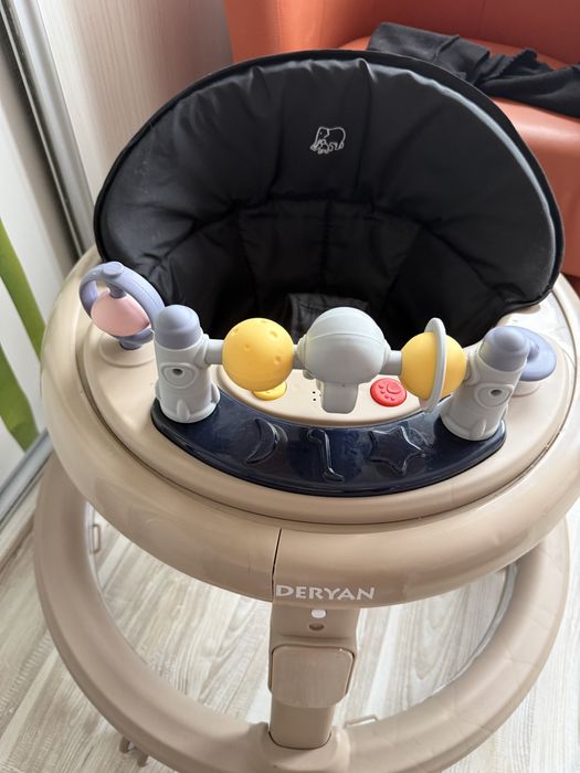 Deryan chodak dziecięcy chodzik jak nowy