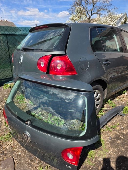 Двері ляда капот бампер фільонка салон торпеда рульова рейка Volkswagen Golf 5