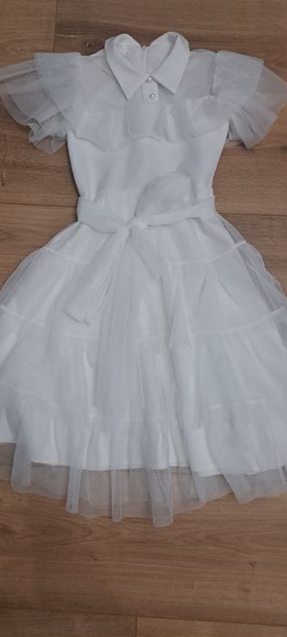 Sukienka biała z elementami tiulu 134